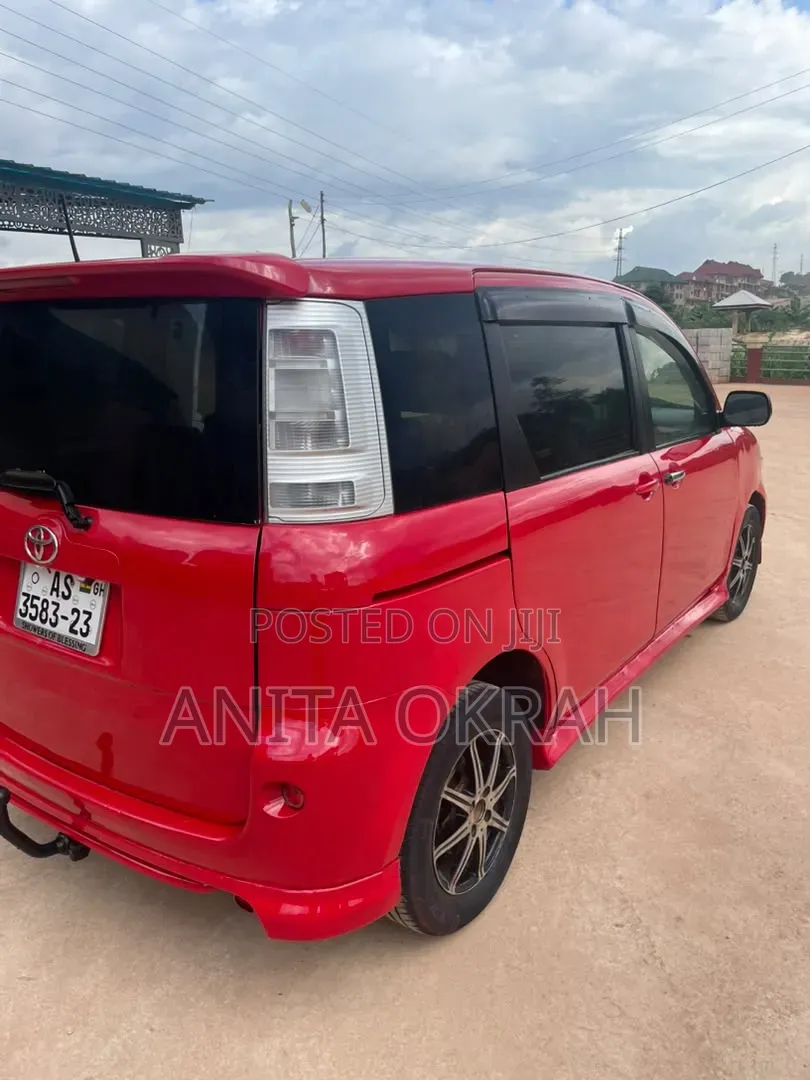 Toyota Sienta 2009 Red