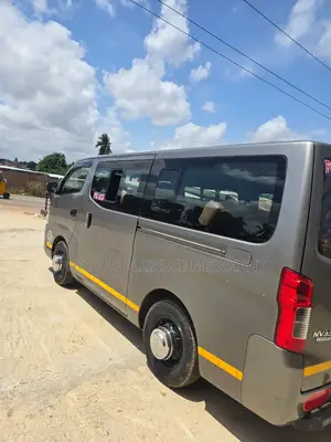 Nissan Caravan 2014 Gray