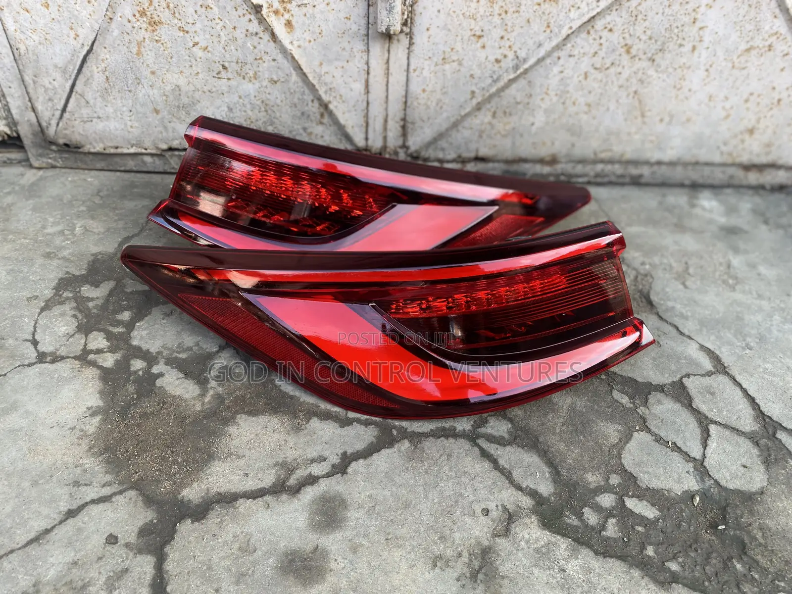 Infiniti QX50 Tail Light Pair