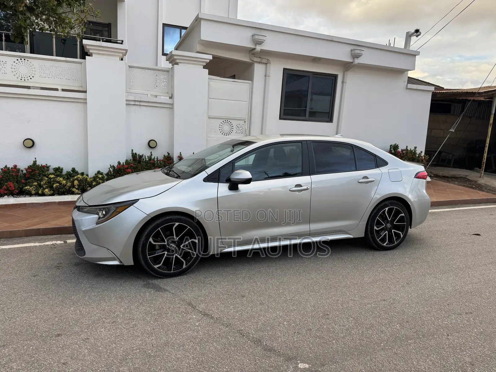 Toyota Corolla LE 2022 Silver
