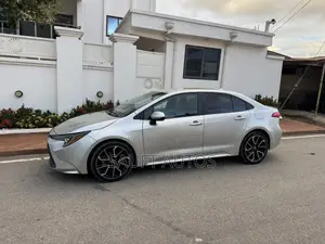 Toyota Corolla LE 2022 Silver