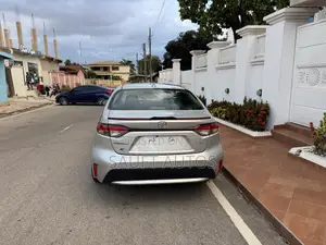 Toyota Corolla LE 2022 Silver