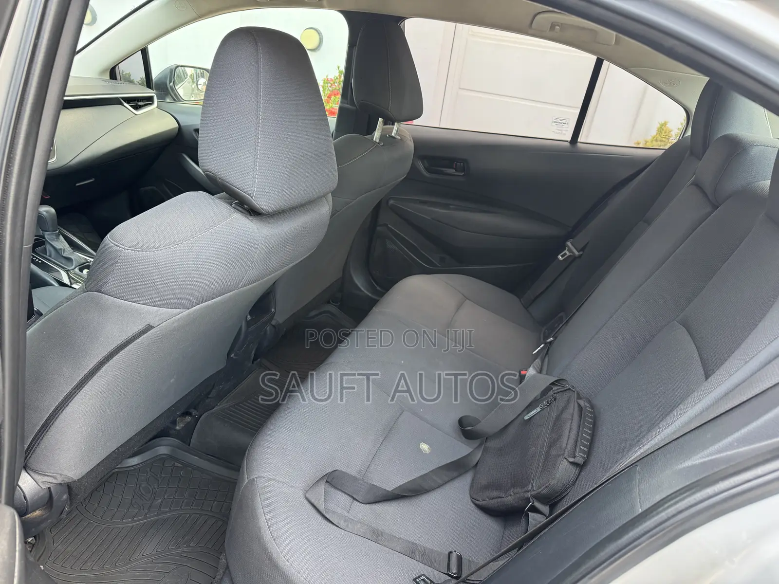 Toyota Corolla LE 2022 Silver