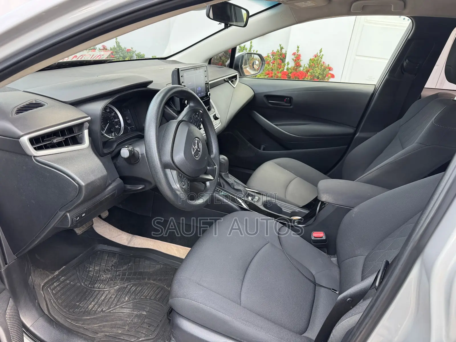 Toyota Corolla LE 2022 Silver