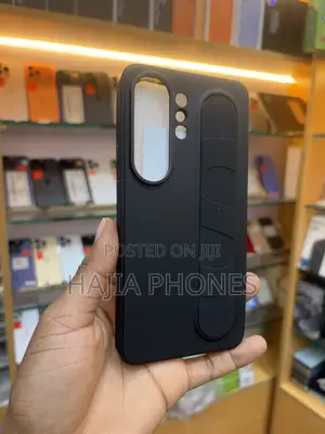 Black S26Ultra Standing Grip Case