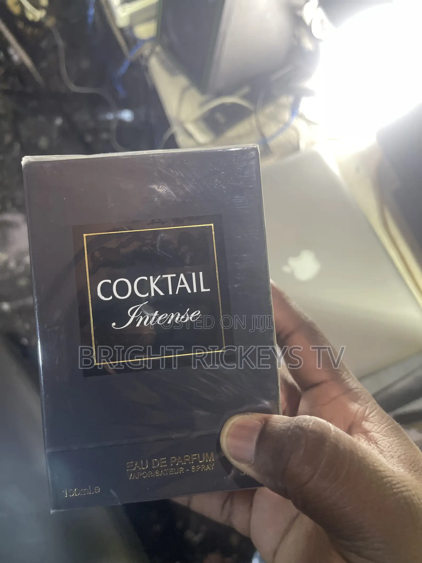 Deal in Perfumes