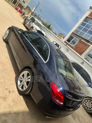 Mercedes-Benz C300 2015 Blue