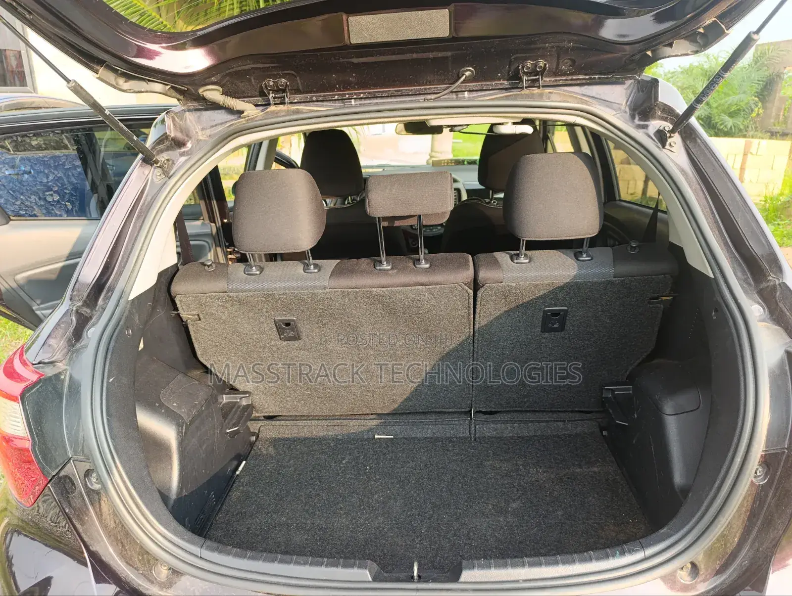 Toyota Vitz 1.5 FWD Hybrid 5dr 2017 Maroon
