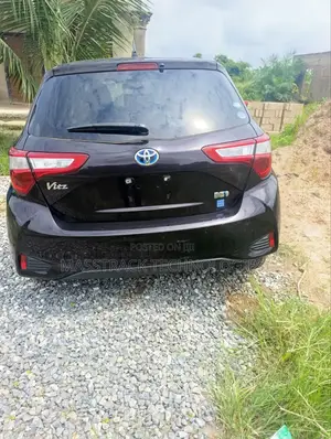 Toyota Vitz 1.5 FWD Hybrid 5dr 2017 Maroon