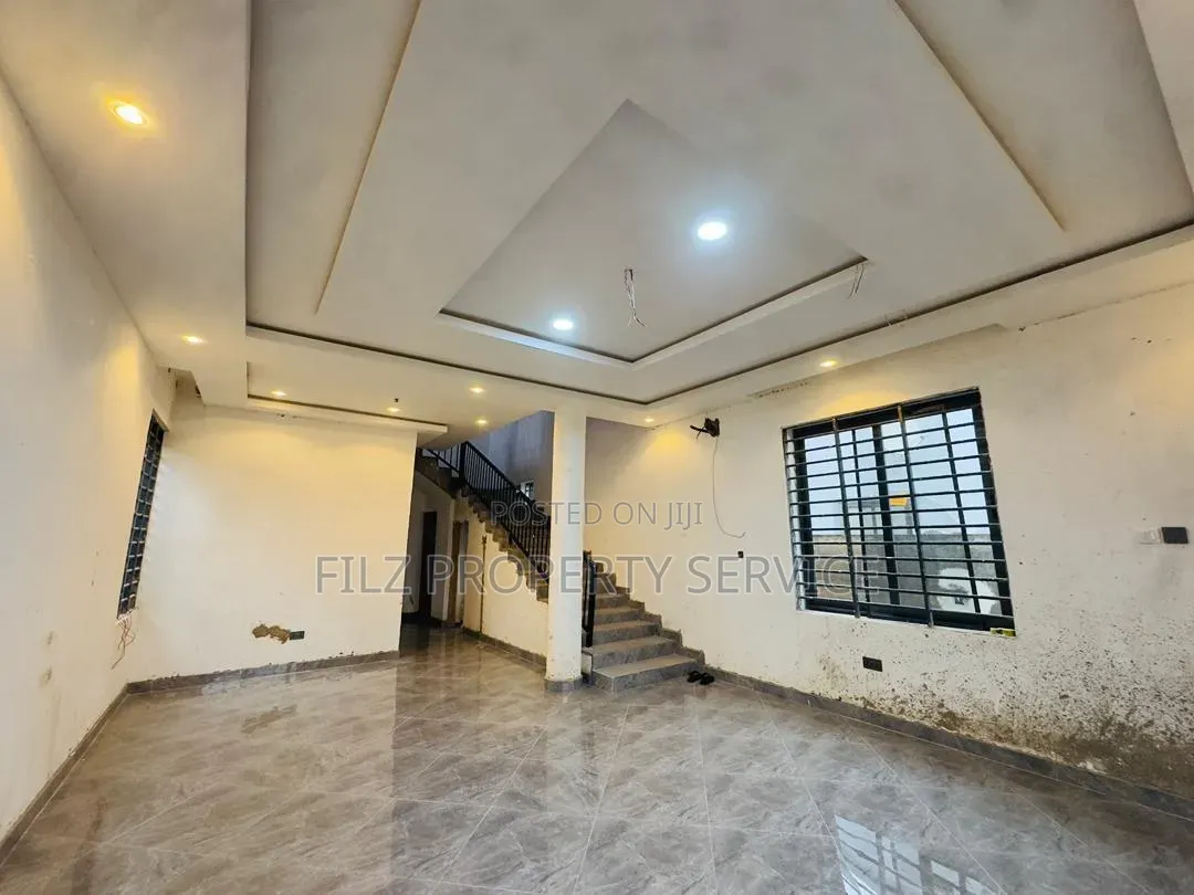 3bdrm House in Academic City, Asore Junction for sale
