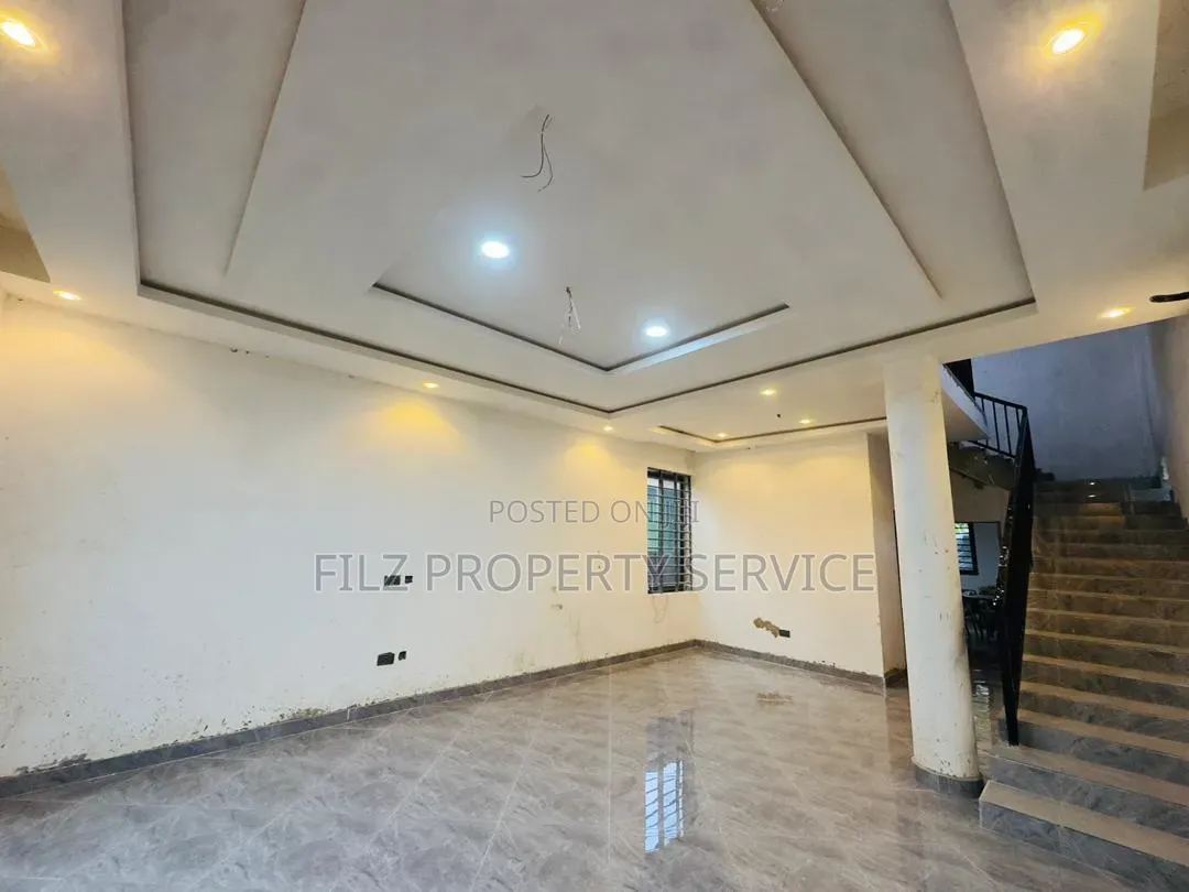 3bdrm House in Academic City, Asore Junction for sale
