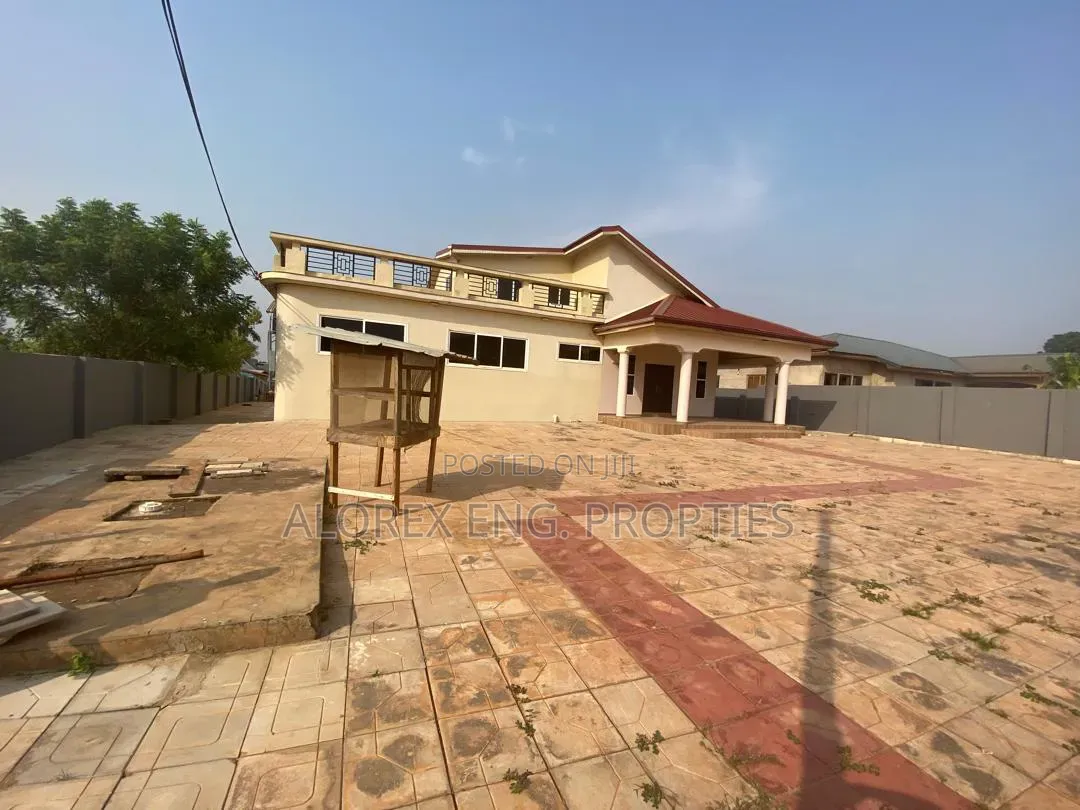 5bdrm Duplex in Adenta, Malejor for rent