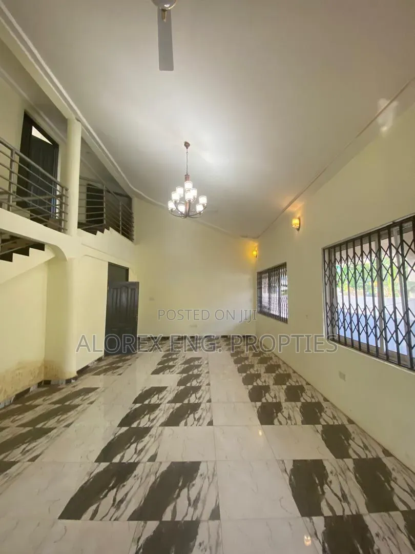 5bdrm Duplex in Adenta, Malejor for rent