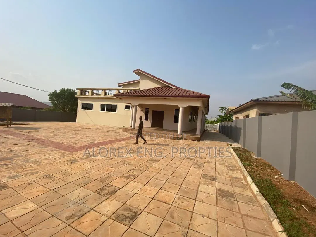 5bdrm Duplex in Adenta, Malejor for rent