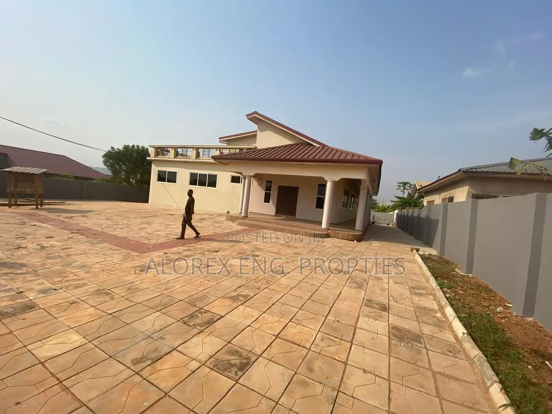 5bdrm Duplex in Adenta, Malejor for rent