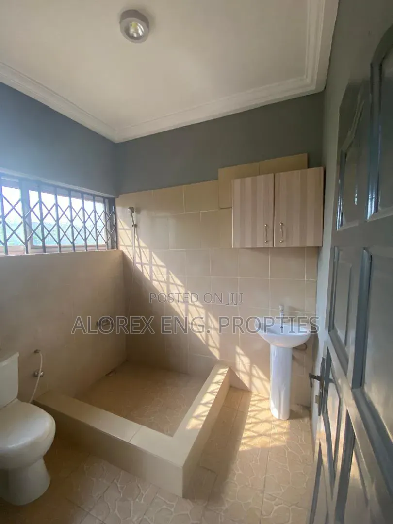 5bdrm Duplex in Adenta, Malejor for rent