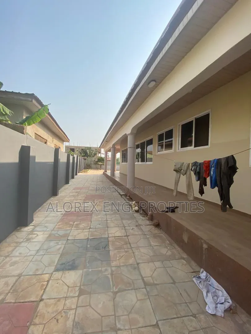 5bdrm Duplex in Adenta, Malejor for rent