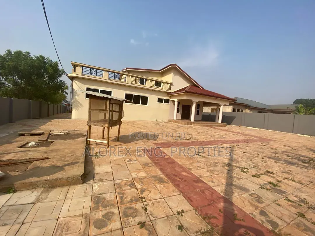 5bdrm Duplex in Adenta, Malejor for rent