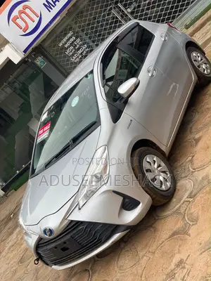 Toyota Vitz 1.5 FWD Hybrid 5dr 2017 Silver