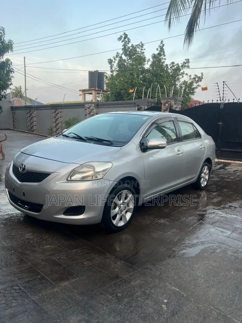 Toyota Belta 2011 Gray