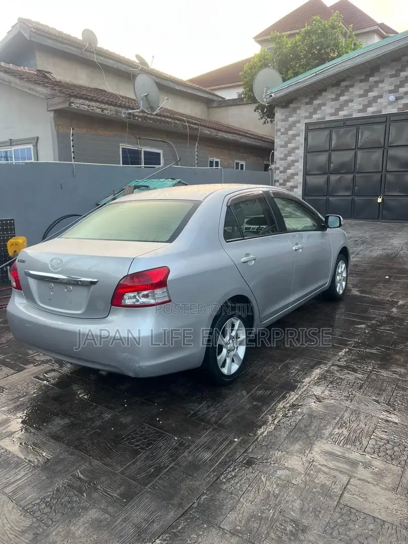 Toyota Belta 2011 Gray