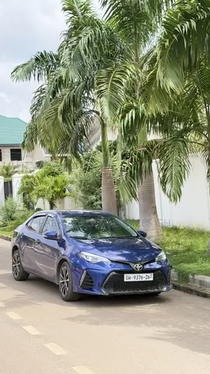 Toyota Corolla SE (1.8L 4cyl 2A) 2018 Blue