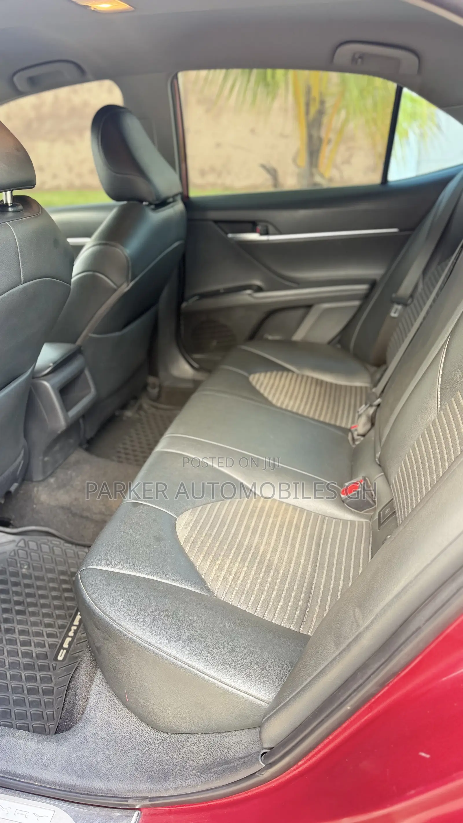 Toyota Camry SE (2.5L 4cyl 8A) 2019 Red