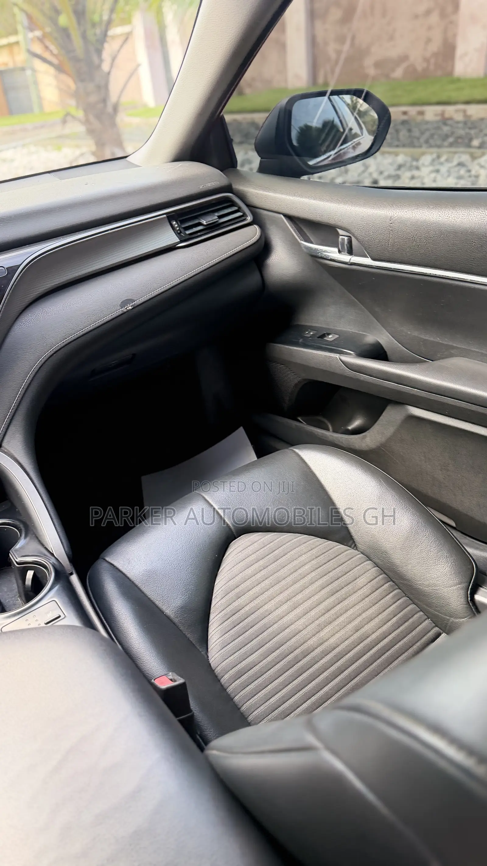 Toyota Camry SE (2.5L 4cyl 8A) 2019 Red