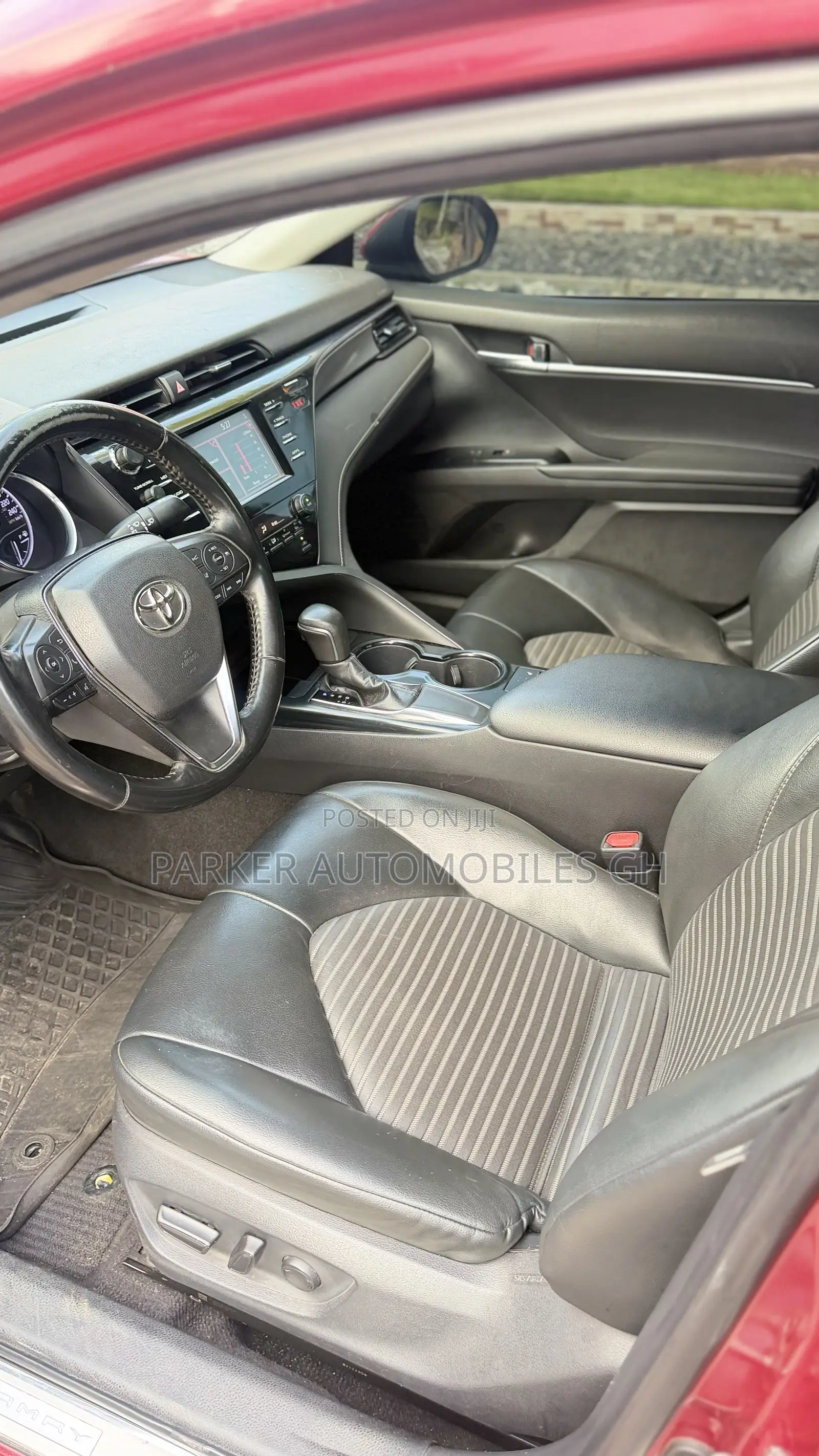 Toyota Camry SE (2.5L 4cyl 8A) 2019 Red