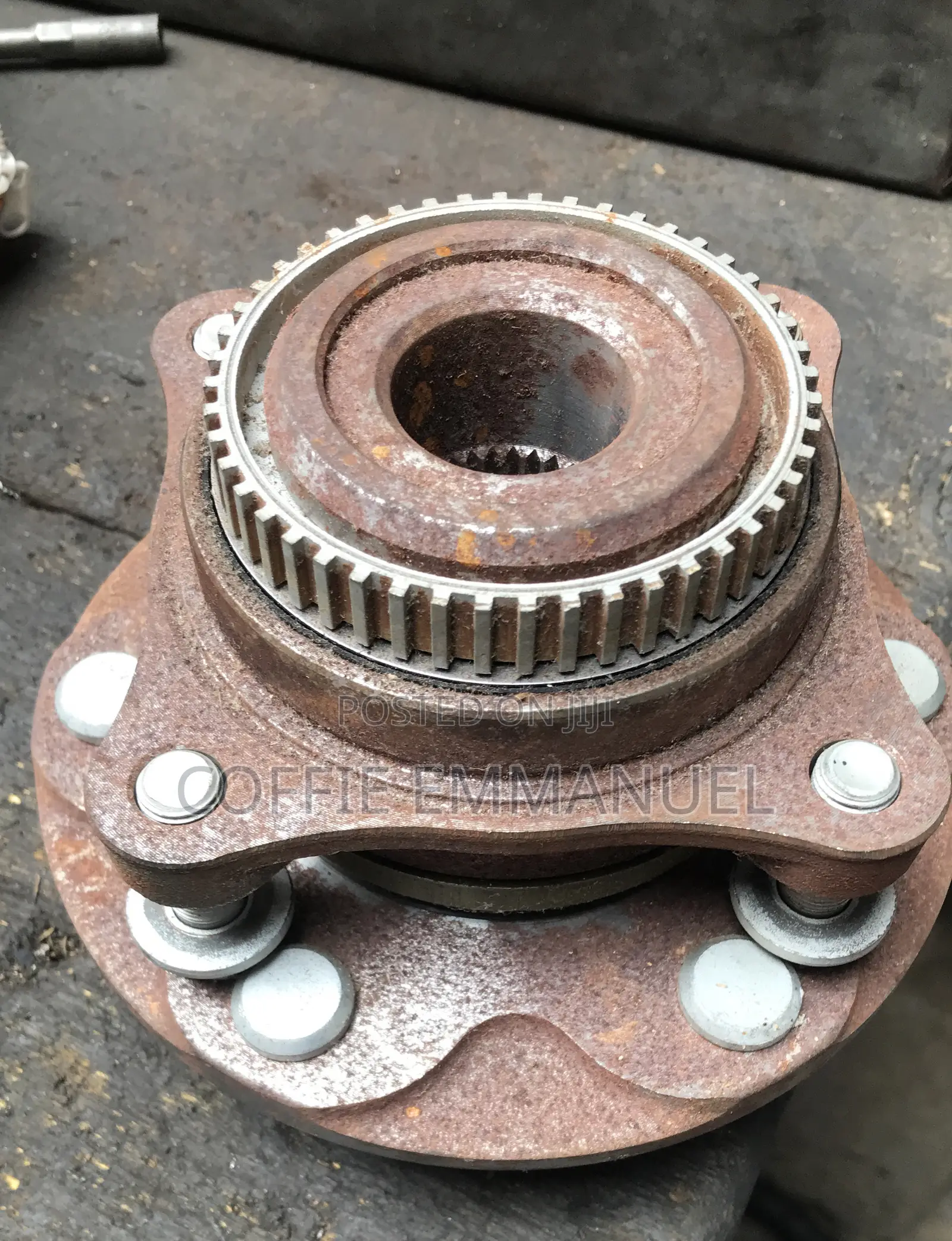 Toyota Hilux Front Hub 2009 2010 2013 2015
