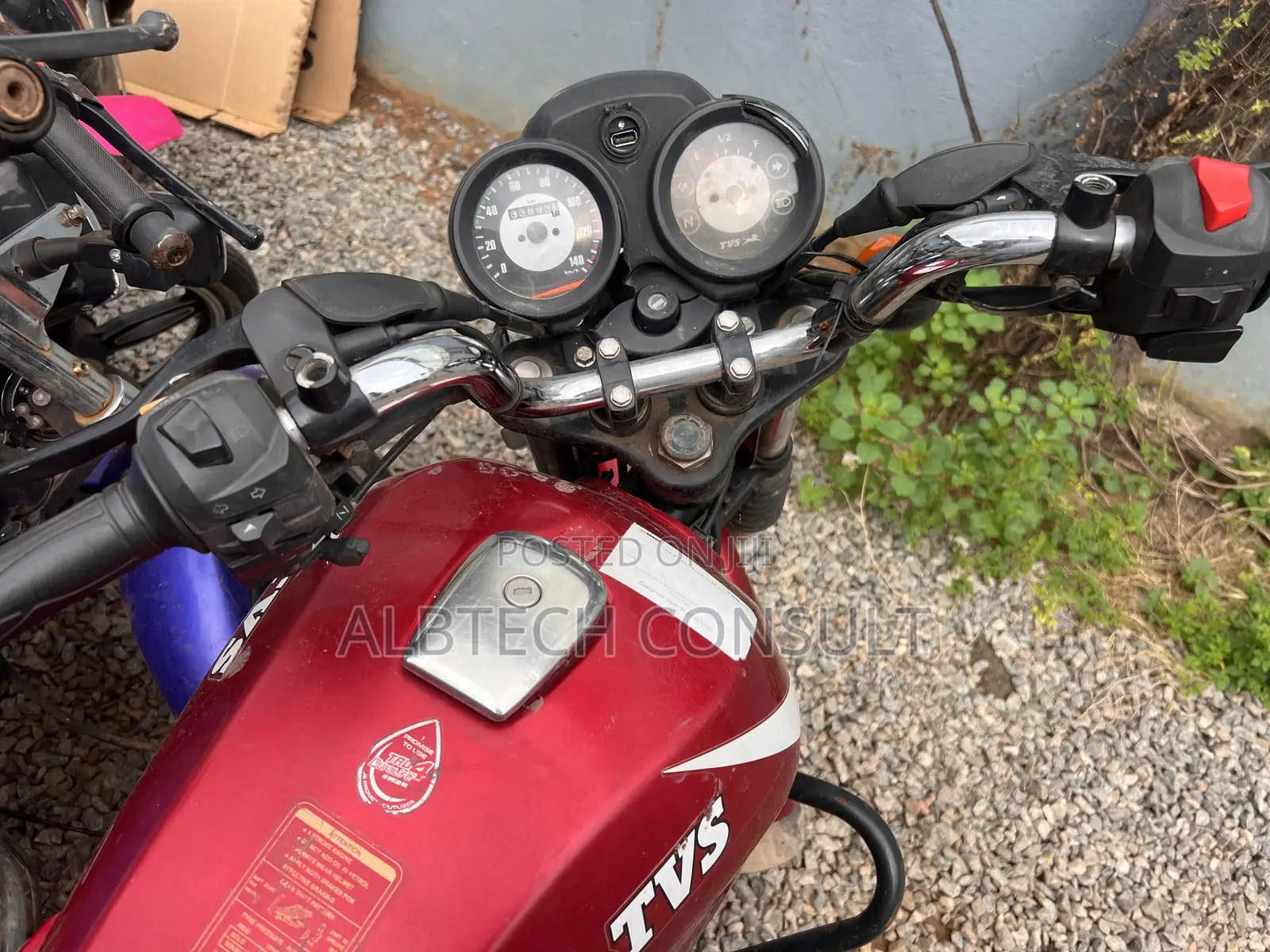TVS HLX 125 2025 Red
