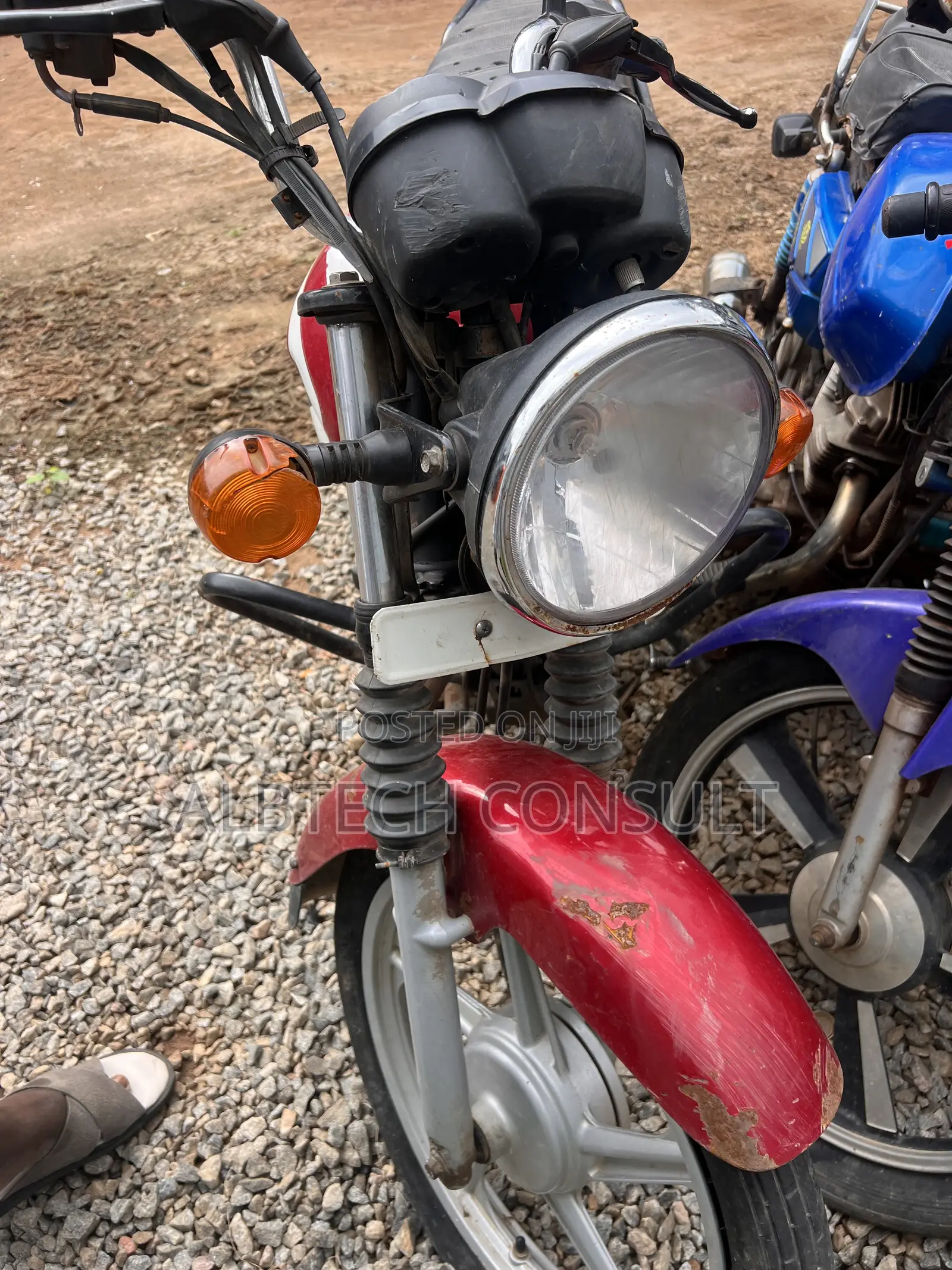 TVS HLX 125 2025 Red