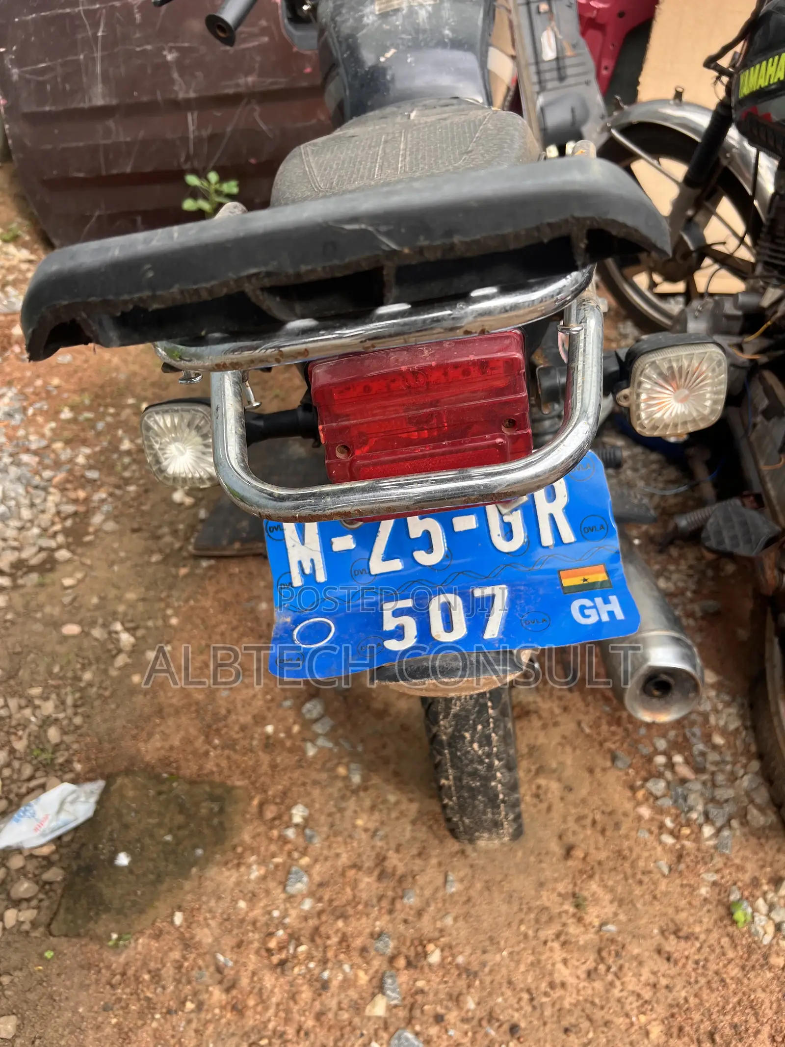 TVS HLX 125 2025 Red