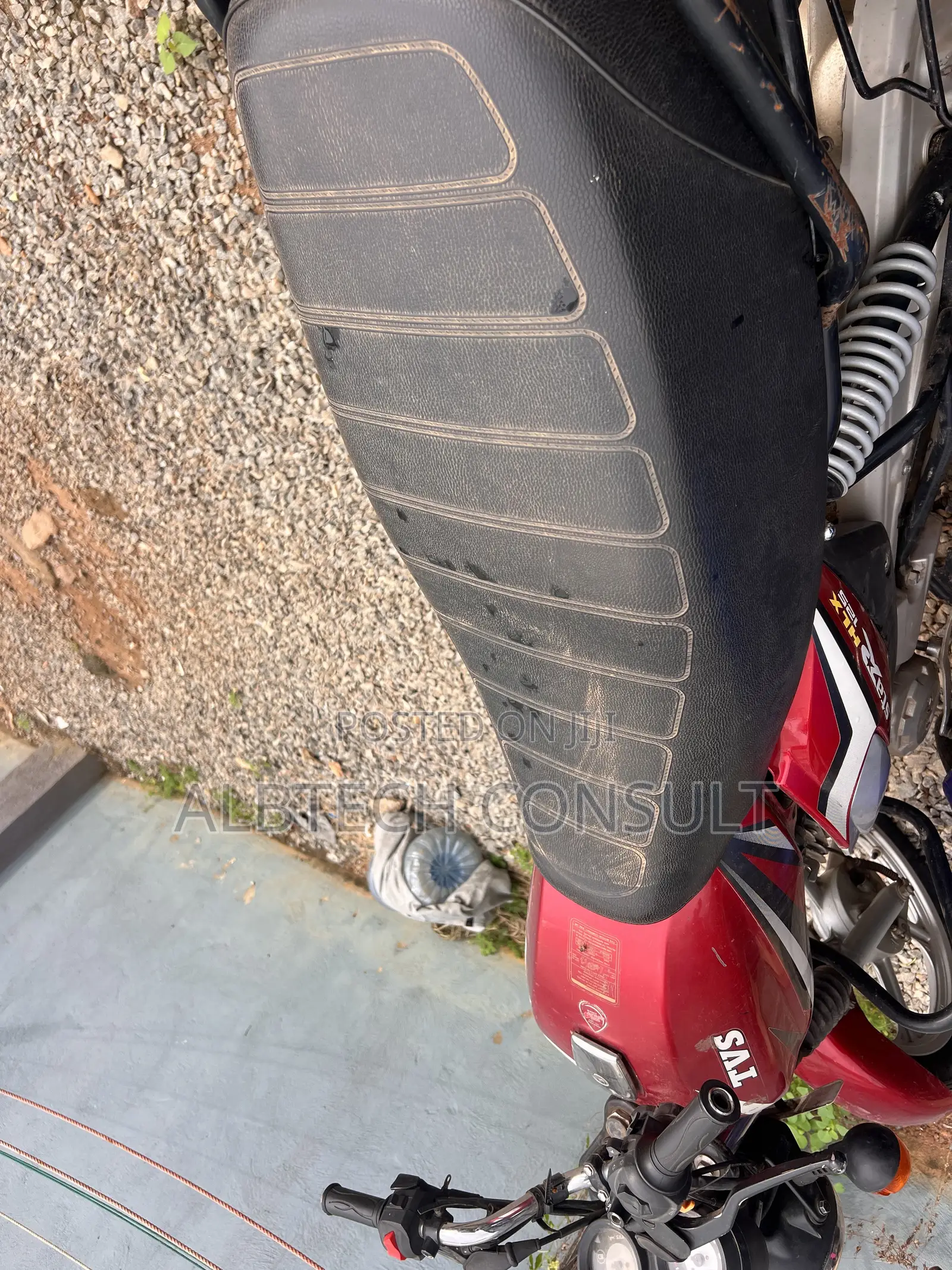 TVS HLX 125 2025 Red