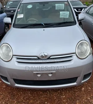 Toyota Sienta 2012 Silver