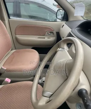 Toyota Sienta 2012 Silver
