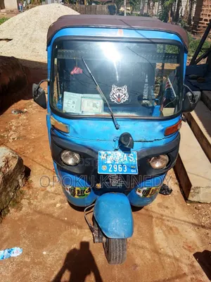 Bajaj RE 2022 Blue