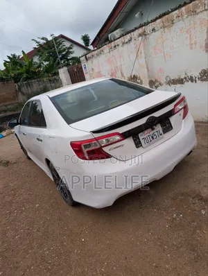 Toyota Camry SE 4dr Sedan w/Prod. End 11/13 (2.5L 4cyl 6A) 2014 White