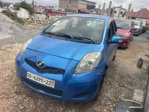 Toyota Vitz 1.5 FWD 5dr 2010 Blue