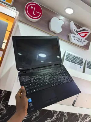 Laptop Toshiba Satellite P745 6GB Intel Celeron SSD 128GB