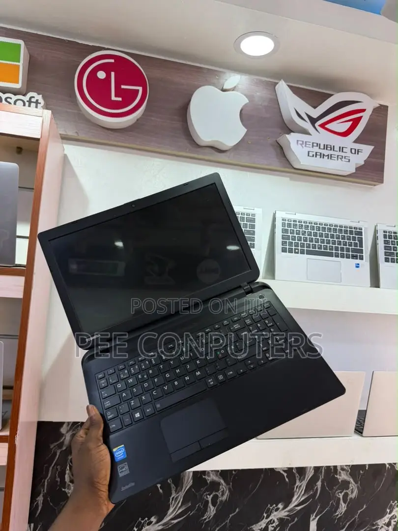 Laptop Toshiba Satellite P745 6GB Intel Celeron SSD 128GB