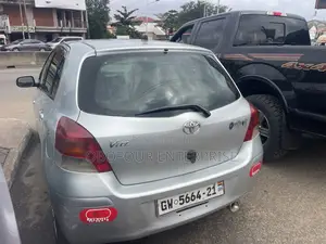 Toyota Vitz 1.5 FWD 5dr 2010 Silver