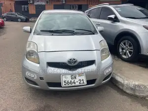 Toyota Vitz 1.5 FWD 5dr 2010 Silver