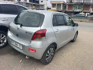 Toyota Vitz 1.5 FWD 5dr 2010 Silver