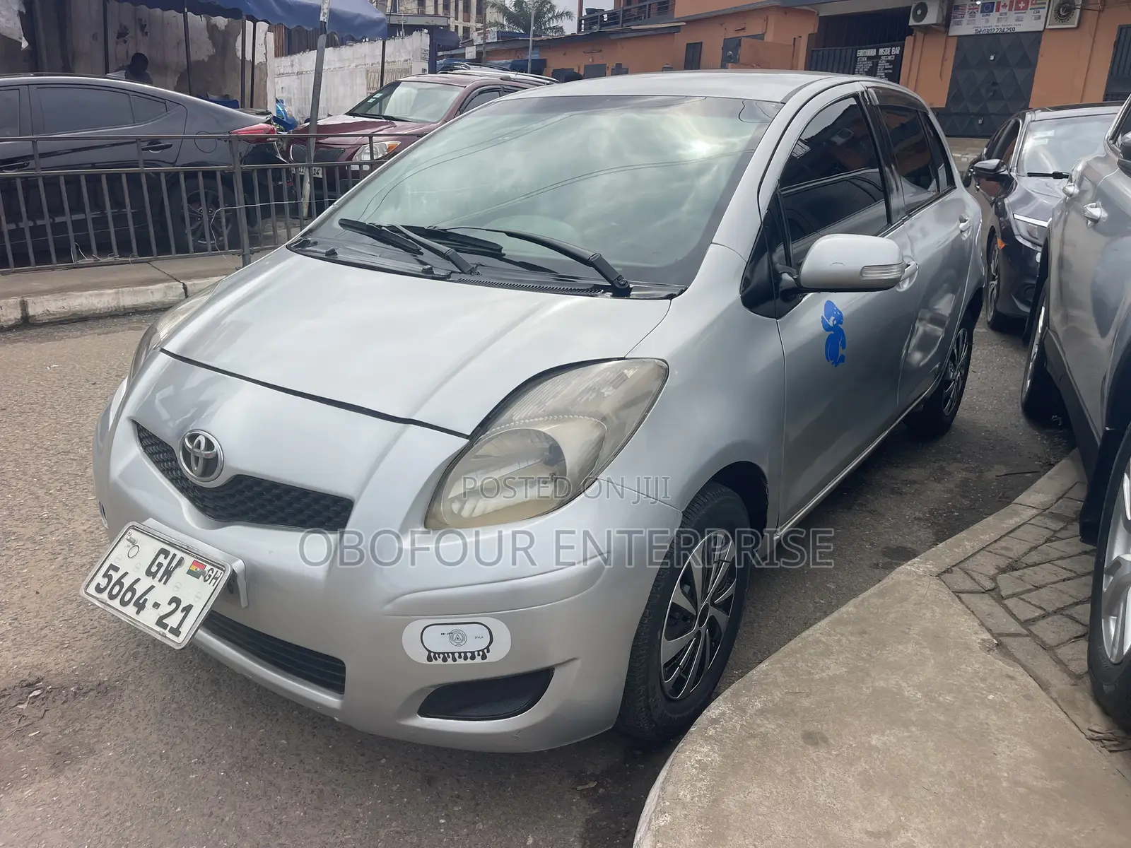 Toyota Vitz 1.5 FWD 5dr 2010 Silver