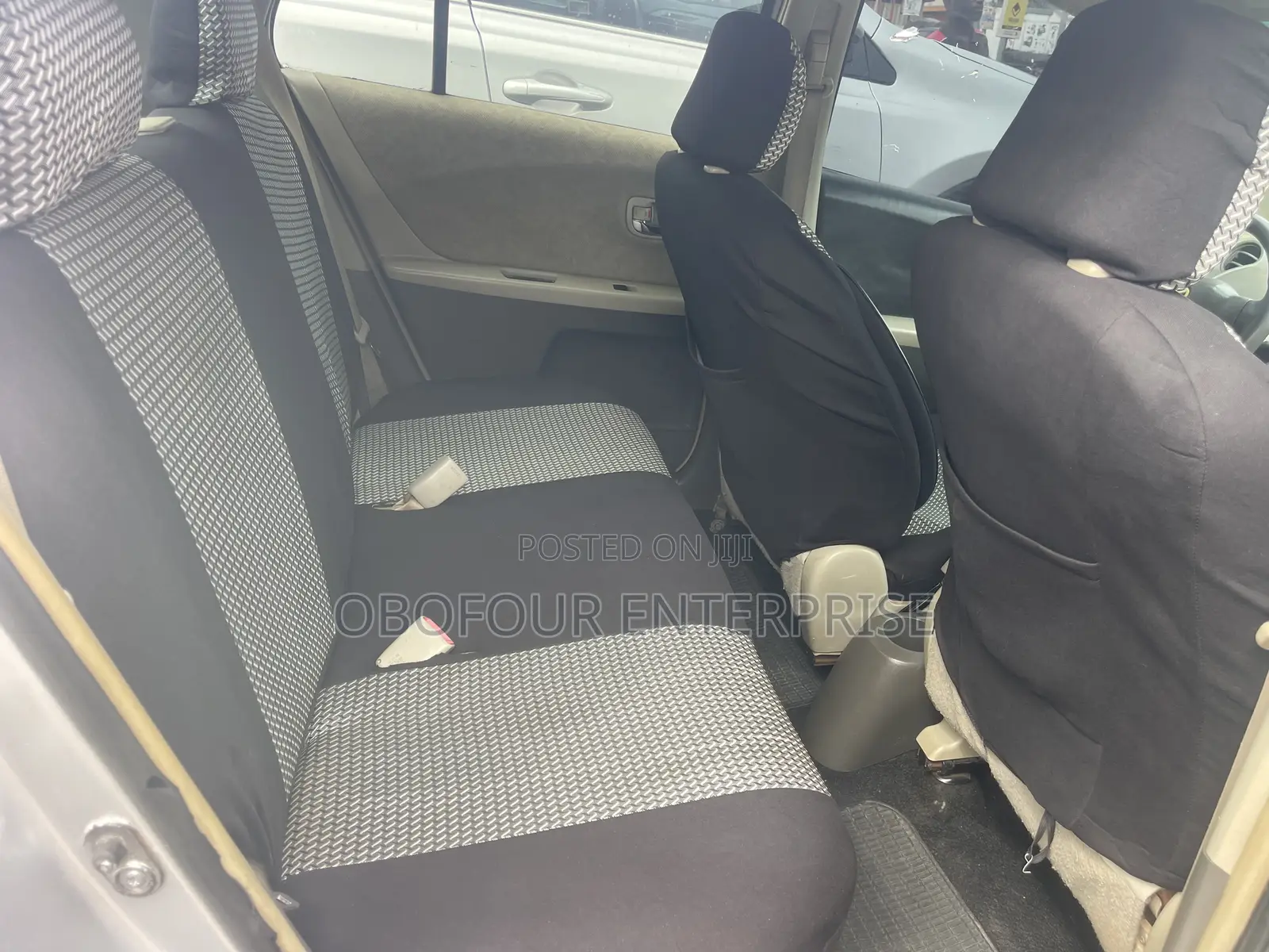 Toyota Vitz 1.5 FWD 5dr 2010 Silver