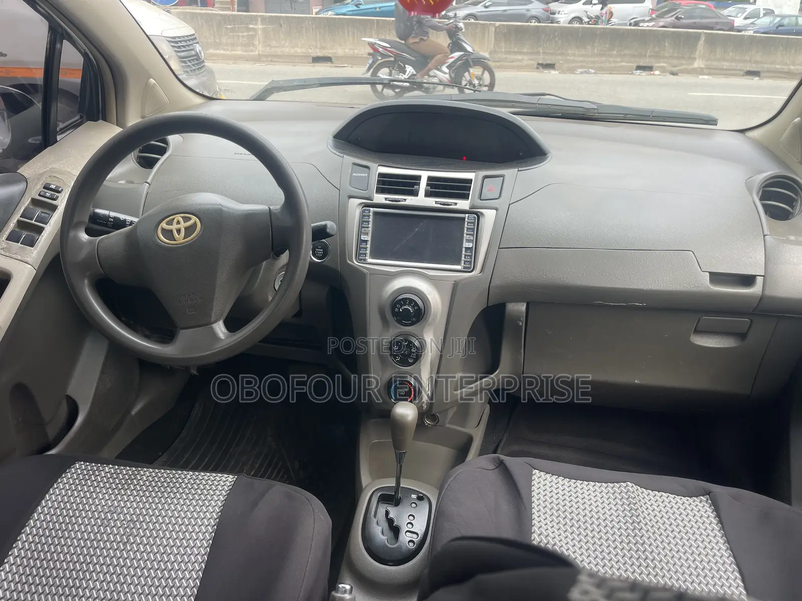 Toyota Vitz 1.5 FWD 5dr 2010 Silver