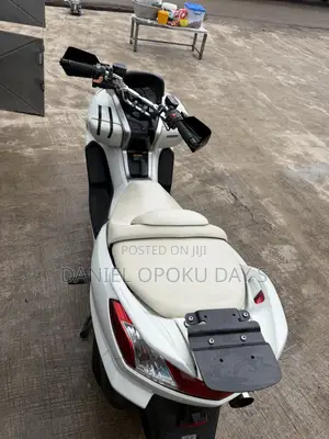 Yamaha Majesty 2021 White