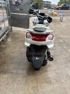 Yamaha Majesty 2021 White