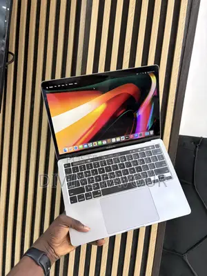 New Laptop Apple MacBook Pro 2020 8GB Intel Core i5 SSD 256GB